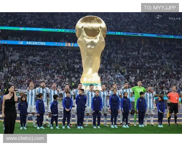 两位金球先生的传奇相遇2006年魔笛首秀梅西国家队首球回顾